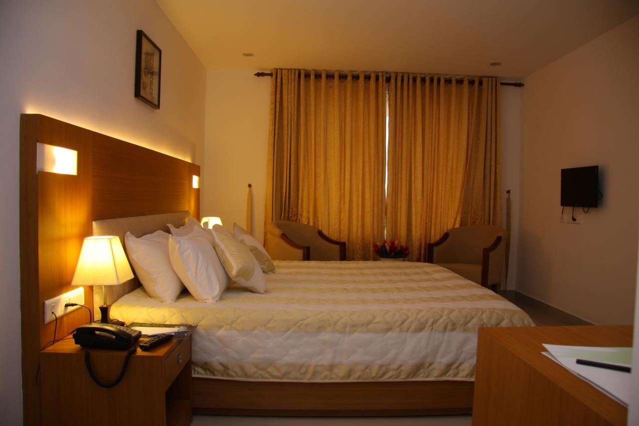 Hotel Dewland Cochin Kochi Exterior photo
